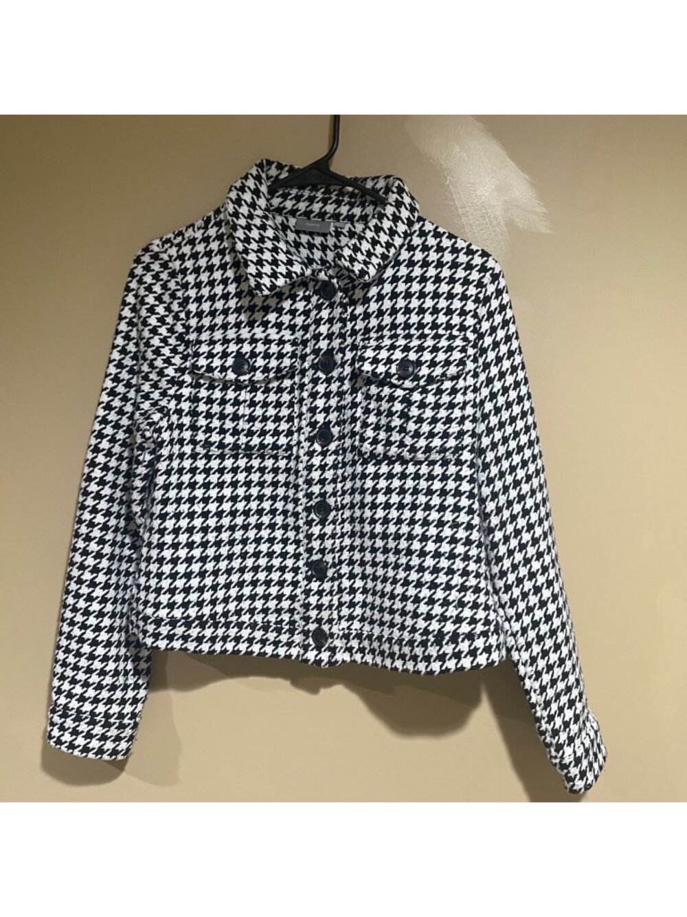 B. young houndstooth collared tweed jacket